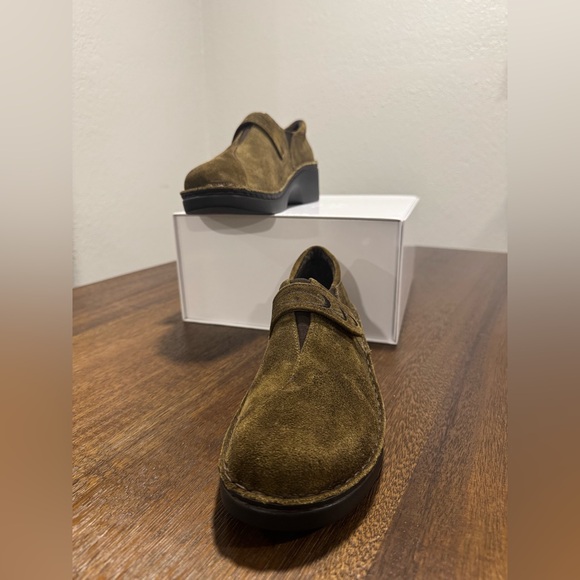 NAOT NEW Women's 9 EU 40 Olive Green Brown Suede Slip-On Mary Jane Clog Shoes - Picture 3 of 10